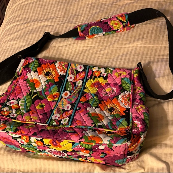 Vera Bradley Handbags - Vera Bradley “va va bloom” floral messenger baby bag large.  Great deal